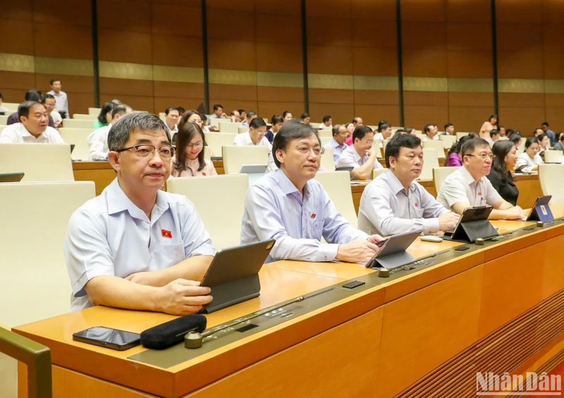 Các đại biểu Quốc hội dự phiên thảo luận ở hội trường ngày 2/11. (Ảnh: DUY LINH)