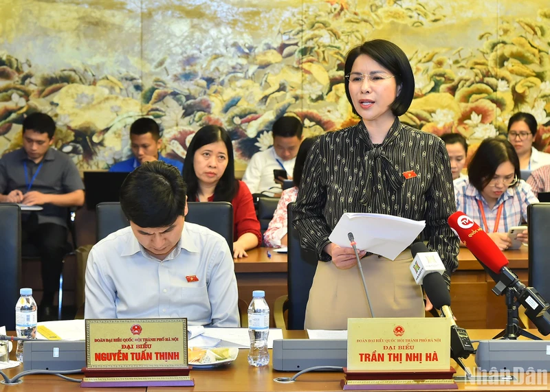 Đại biểu Trần Thị Nhị Hà (đoàn Hà Nội) phát biểu trong phiên thảo luận tại tổ về dự án Luật Bảo hiểm xã hội (sửa đổi) chiều 2/11. (Ảnh: THỦY NGUYÊN)