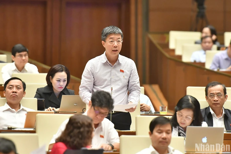 Đại biểu Quốc hội Nguyễn Mạnh Hùng (đoàn Cần Thơ) góp ý kiến hoàn thiện dự thảo Luật Thủ đô (sửa đổi). (Ảnh: ĐĂNG KHOA)