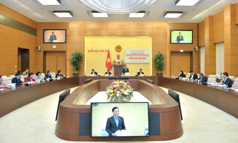 Phó Chủ tịch Quốc hội Nguyễn Khắc Định chủ trì Phiên họp thứ nhất Ban Chỉ đạo xây dựng Đề án đổi mới, hoàn thiện quy trình xây dựng pháp luật chuyên nghiệp, khoa học, kịp thời, khả thi, hiệu quả. (Ảnh: daibieunhandan.vn)