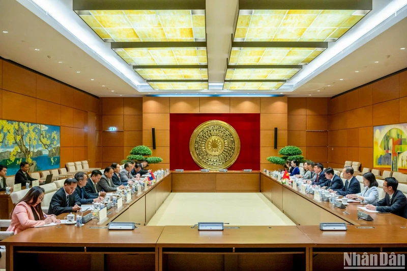 Quang cảnh buổi làm việc. (Ảnh: DUY LINH)