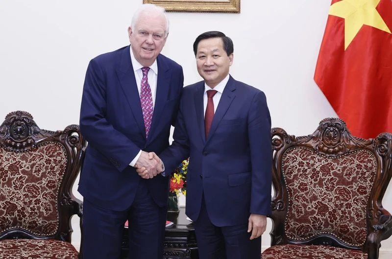 Phó Thủ tướng Lê Minh Khái tiếp ông Thomas Vallely, Giám đốc Chương trình Việt Nam tại Đại học Harvard và các chuyên gia Đại học Fulbright Việt Nam. (Ảnh: VGP)