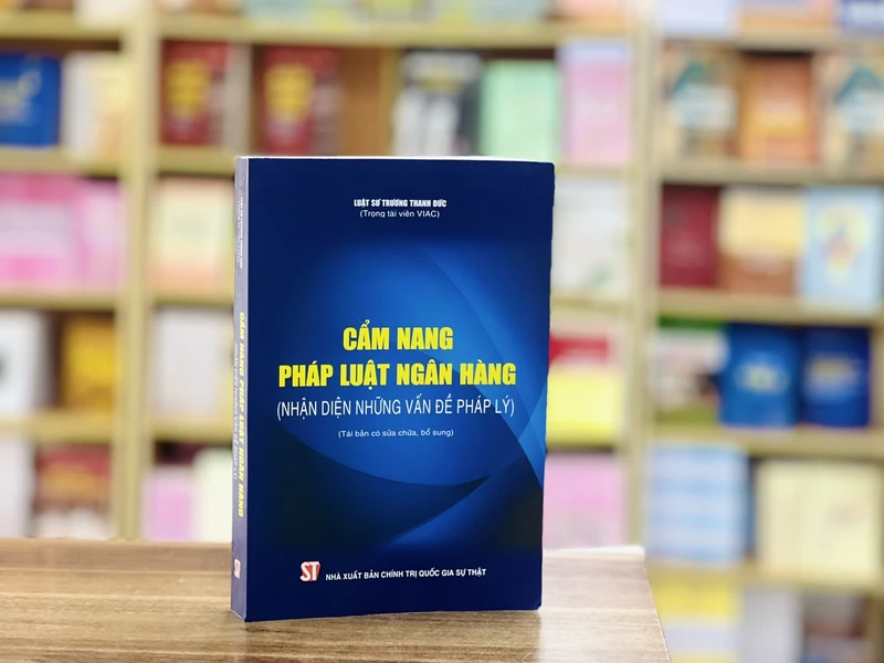 Cuốn sách “Cẩm nang pháp luật ngân hàng (Nhận diện những vấn đề pháp lý)” vừa được Nhà xuất bản Chính trị quốc gia Sự thật ấn hành.