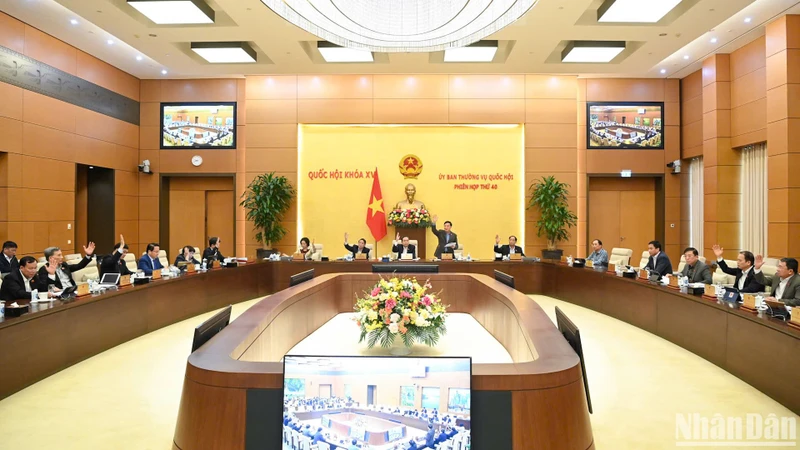 Ủy ban Thường vụ Quốc hội biểu quyết thông qua Đề án sắp xếp đơn vị hành chính cấp huyện, cấp xã của tỉnh Ninh Bình giai đoạn 2023-2025. (Ảnh: DUY LINH)