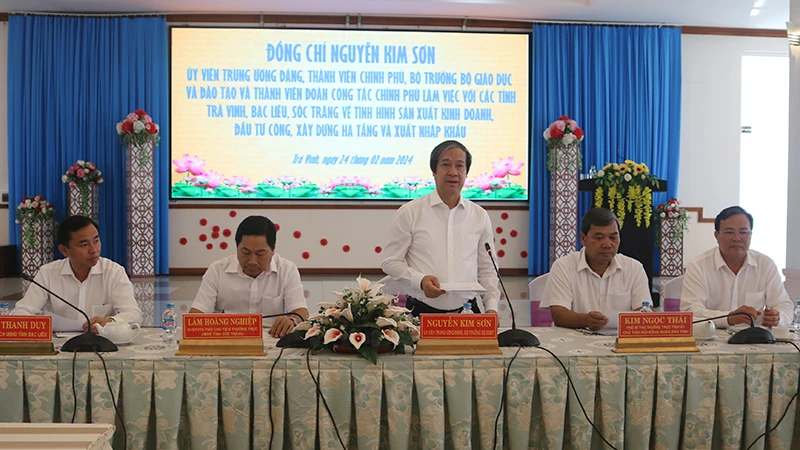 Đồng chí Nguyễn Kim Sơn, Ủy viên Trung ương Đảng, Bộ trưởng Giáo dục và Đào tạo phát biểu chỉ đạo tại buổi làm việc.