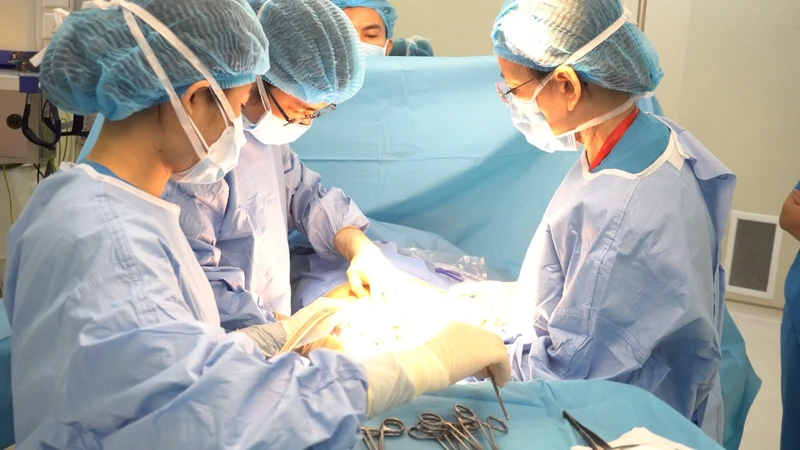  Thành phố Hồ Chí Minh: Cứu sống thành công một sản phụ vỡ tử cung ở tuần thai 35
