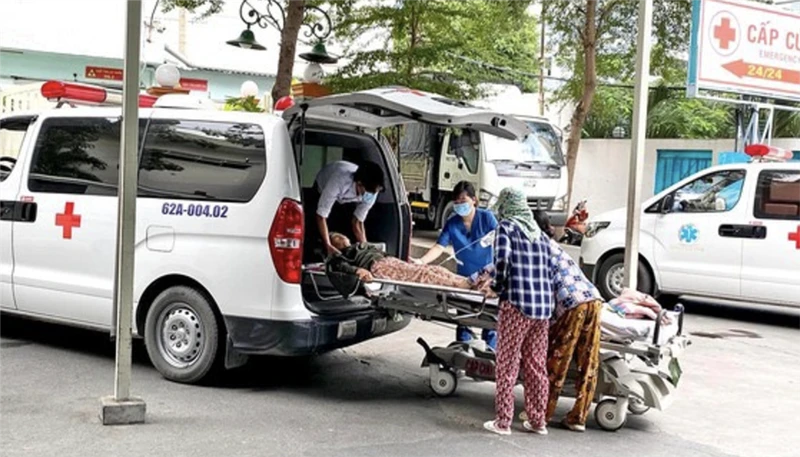 Hầu hết cơ sở dịch vụ cấp cứu, hỗ trợ vận chuyển người bệnh tại Thành phố chỉ đủ năng lực và điều kiện hỗ trợ vận chuyển người bệnh thông thường. (Ảnh minh họa Sở Y tế Thành phố Hồ Chí Minh cung cấp)