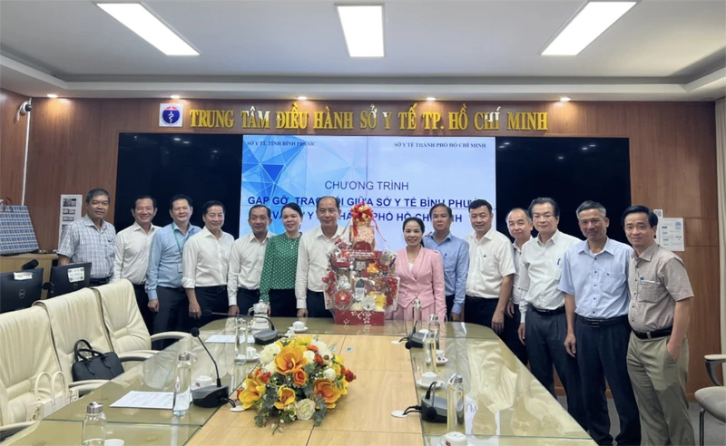 Các đại biểu tại buổi làm việc. (Ảnh: Sở Y tế Thành phố Hồ Chí Minh cung cấp)