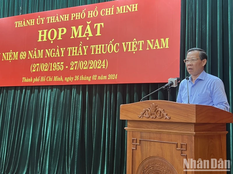 Đồng chí Phan Văn Mãi, Ủy viên Trung ương Đảng, Chủ tịch Uỷ ban nhân dân Thành phố Hồ Chí Minh phát biểu tại buổi họp mặt