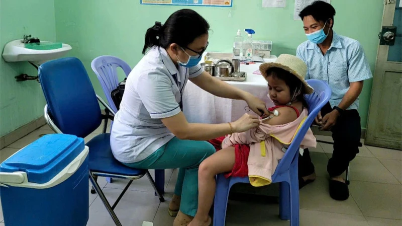 Chiến dịch tiêm vaccine phòng bệnh sởi cho trẻ từ 1-10 tuổi đã góp phần làm giảm số ca mắc bệnh trong độ tuổi này.