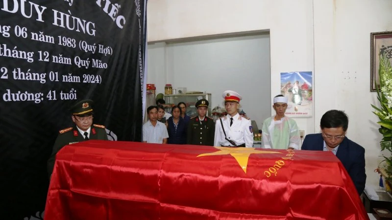 Thương tiếc cán bộ Công an dũng cảm hy sinh khi làm nhiệm vụ bảo đảm an ninh trật tự địa bàn.