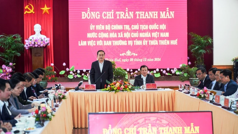 Chủ tịch Quốc hội Trần Thanh Mẫn làm việc với Ban Thường vụ Tỉnh ủy cùng lãnh đạo chủ chốt tỉnh Thừa Thiên Huế.