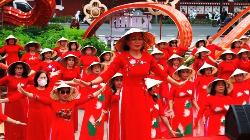 Chương trình Liên hoan ”Khúc xuân ca tự hào”.
