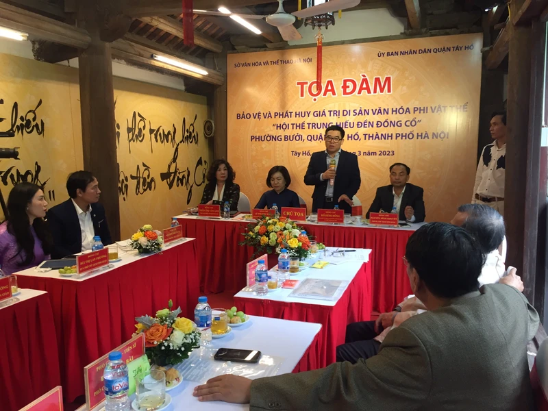 Các đại biểu chia sẻ những ý kiến đóng góp về bảo tồn, phát huy giá trị Hội thề trung hiếu.