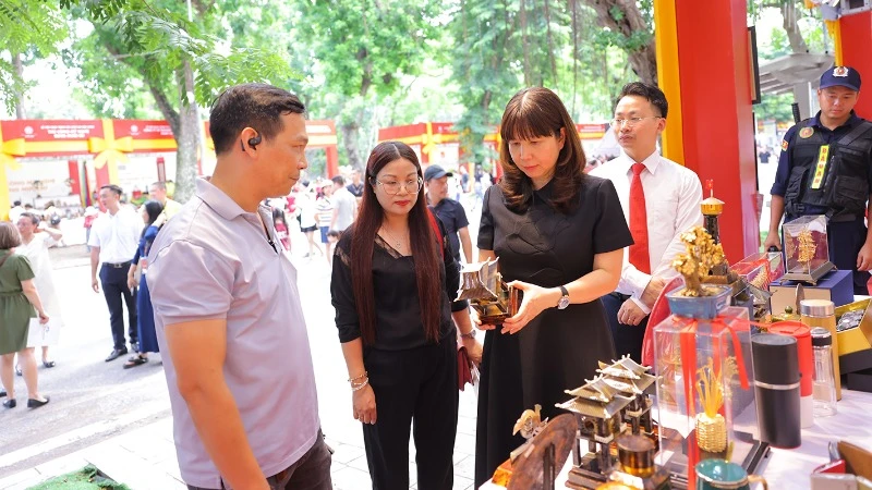 Thành phố Hà Nội đang triển khai nhiều giải pháp quảng bá nét đẹp văn hóa, tiềm năng du lịch đến du khách.