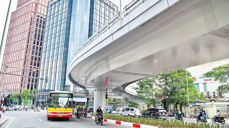 Khánh thành và đưa vào sử dụng cầu vượt Chùa Bộc-Phạm Ngọc Thạch 