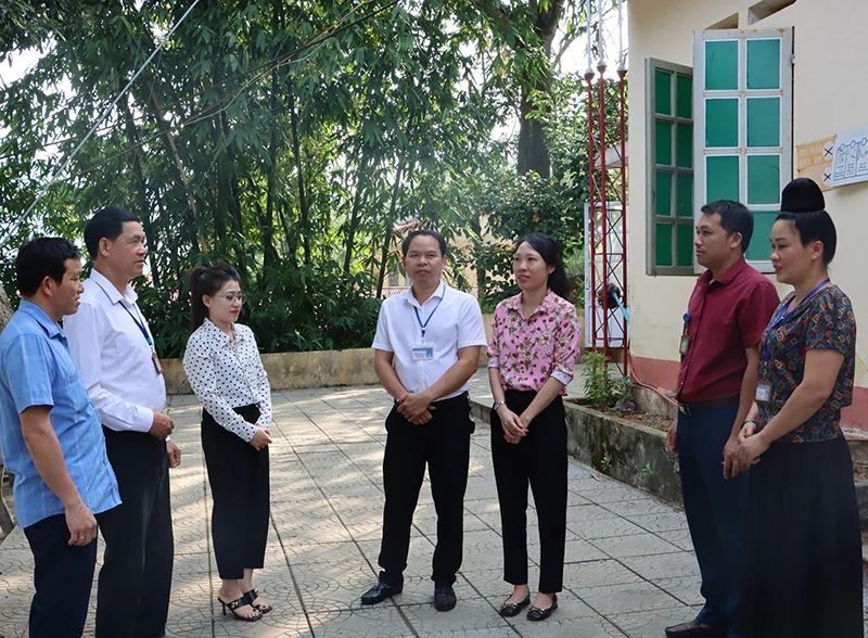 Hiện xã Thôm Mòn, huyện Thuận Châu có trên 80% là cán bộ người dân tộc.