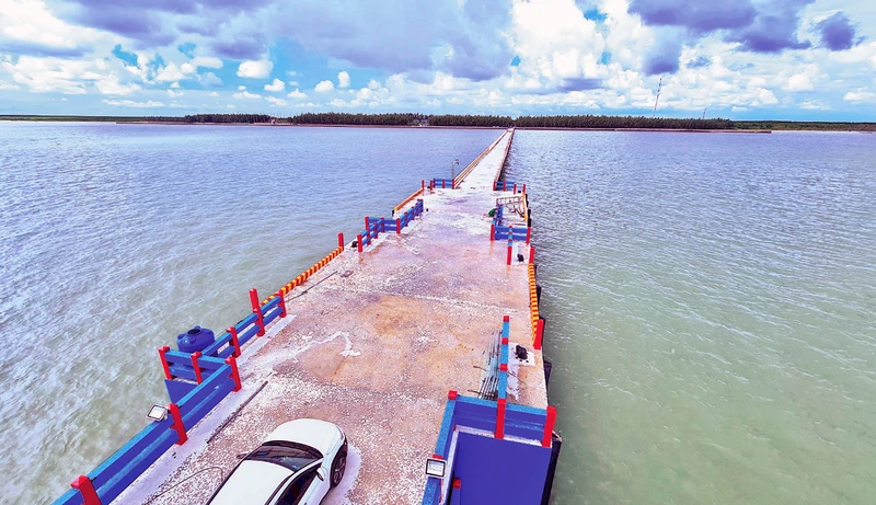 Khu vực kè ven biển Khu du lịch Khai Long, huyện Ngọc Hiển. 