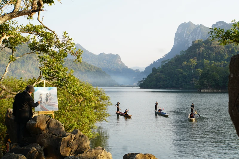 Cảnh quan và bản sắc văn hóa được giữ gìn ở Ba Bể (Bắc Kạn) thu hút khách du lịch. 