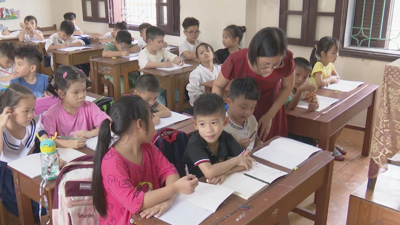 Giờ học tại Trường tiểu học thị trấn Quế, huyện Kim Bảng, tỉnh Hà Nam. 