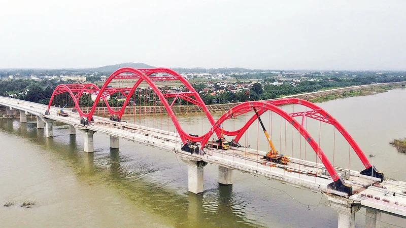 Dự án cầu Trà Khúc 3 sẽ hoàn thành toàn bộ công trình trước tiến độ, góp phần chào mừng Đại hội Đảng bộ tỉnh Quảng Ngãi lần thứ 21. 