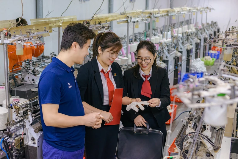 Agribank ưu tiên nguồn vốn tài trợ các dự án “xanh hóa dệt may”. (Ảnh Thủy Anh)
