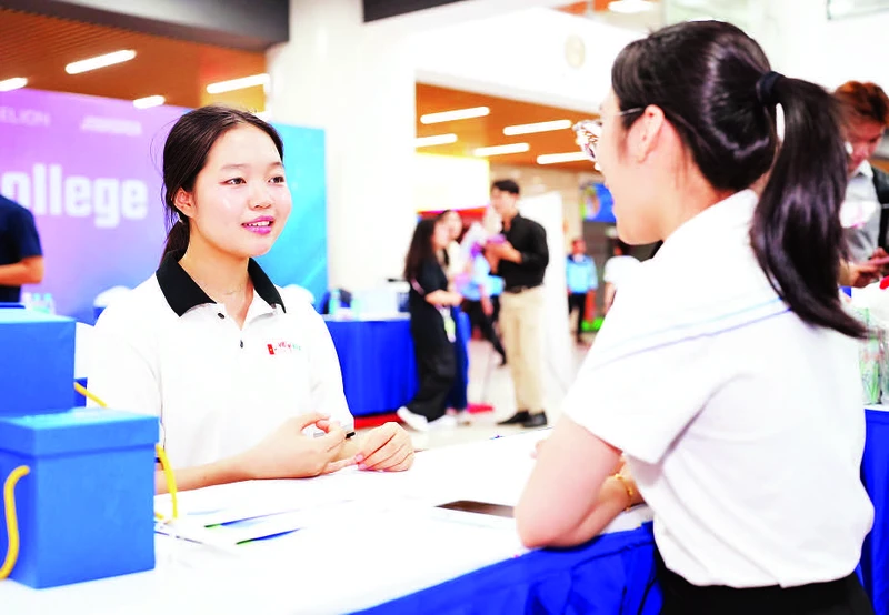 Sinh viên tham gia “Ngày hội Văn hóa và Tuyển dụng Việt-Hàn năm 2025” do Trường đại học Công nghệ Thành phố Hồ Chí Minh tổ chức. 