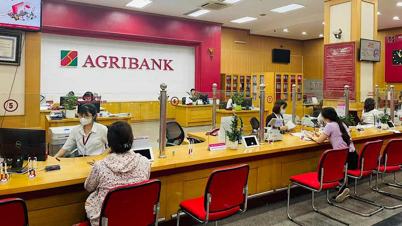 Fitch đã nâng bậc tín nhiệm nhà phát hành nợ dài hạn của Agribank lên mức BB+.