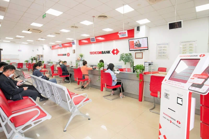 Giao dịch khách hàng tại Techcombank