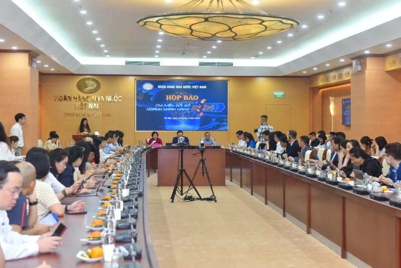 Toàn cảnh cuộc họp báo.