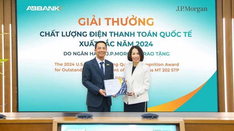 ABBANK nhận giải “Chất lượng điện Thanh toán quốc tế xuất sắc 2024” từ JP Morgan với thành tích tỷ lệ điện thanh toán quốc tế đạt chuẩn năm 2024 lên tới 98%.