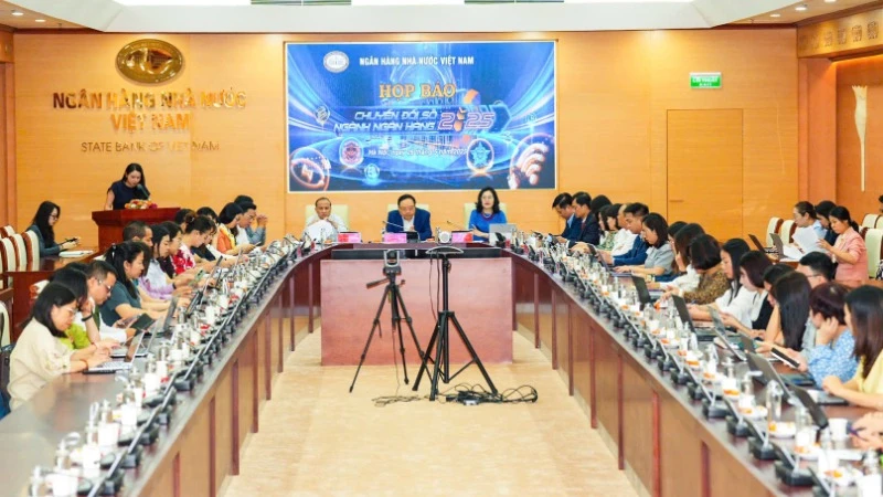 Toàn cảnh cuộc họp báo.