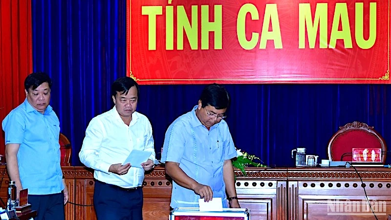 Ban Thường vụ Tỉnh uỷ Cà Mau bỏ phiếu kín thống nhất nhân sự của tỉnh quy hoạch Ban Chấp hành Trung ương Đảng khóa XIV, nhiệm kỳ 2026-2031.