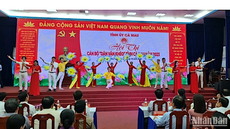 Văn nghệ chào mừng khai mạc Hội thi cán bộ “dân vận khéo” cấp tỉnh năm 2023 tại Cà Mau.