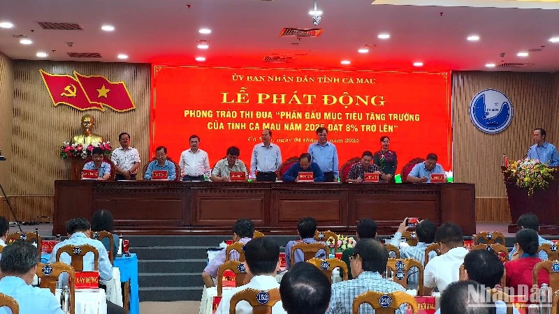 Lễ phát động Phong trào thi đua “Phấn đấu tăng trưởng GRDP tỉnh Cà Mau năm 2025 đạt 8% trở lên”.