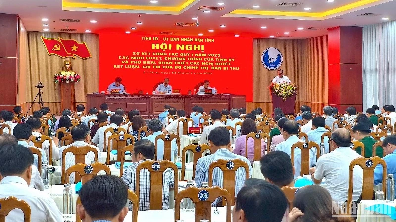 Quang cảnh hội nghị sơ kết quý 1 của Tỉnh ủy, Ủy ban nhân dân tỉnh Cà Mau.