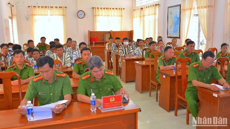 Các phạm nhân chờ nghe công bố quyết định đặc xá của Chủ tịch nước.