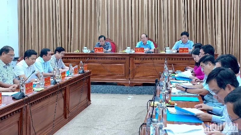 Lãnh đạo tỉnh Cà Mau và Bạc Liêu họp bàn "chốt" phương án về trụ sở làm việc và nhà công vụ.