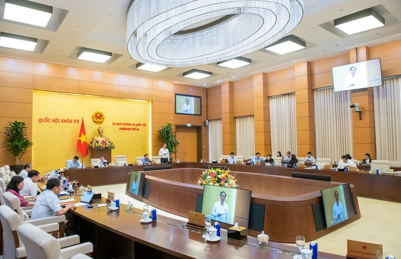 Phiên họp Ủy ban Thường vụ Quốc hội cho ý kiến về Dự thảo Nghị quyết đào tạo các ngành, nghề chuyên môn đặc thù trong lĩnh vực nghệ thuật. (Ảnh Duy Linh)