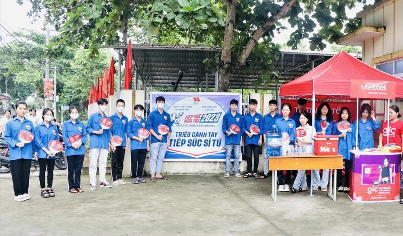 Tiếp sức mùa thi tại huyện Trấn Yên, tỉnh Yên Bái.