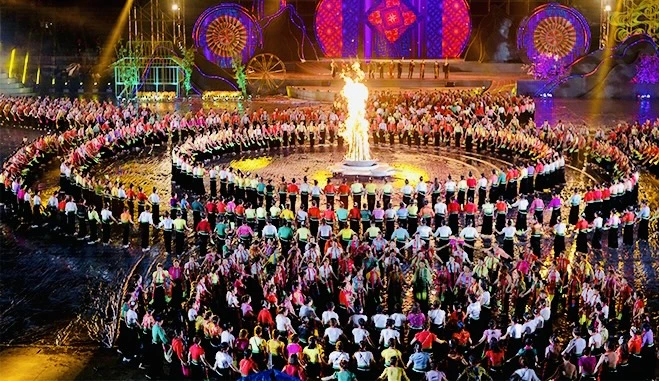 Màn đại xòe Thái Nghĩa Lộ.