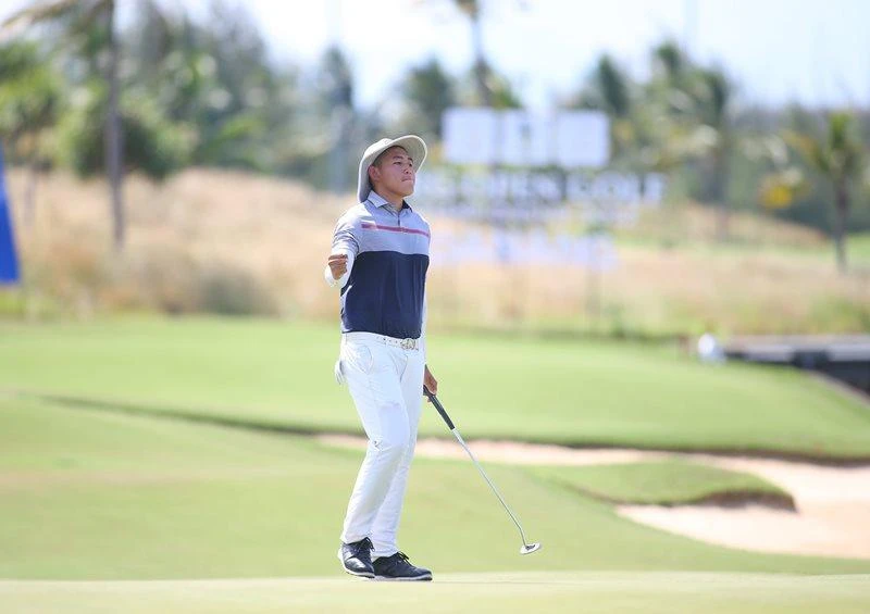 Golf thủ Guxin Chen đã thi đấu xuất sắc qua 54 hố của Nicklaus Course và giành chiến thắng Giải Golf Phát triển châu Á.