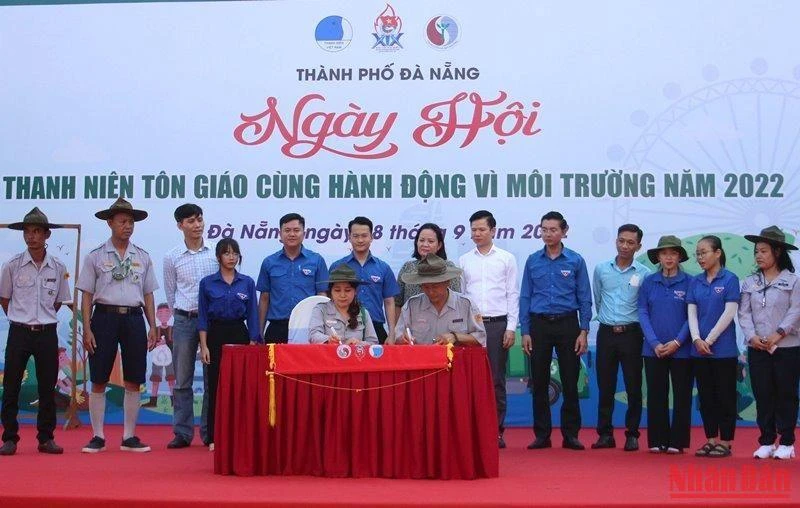 Ký kết phong trào thanh niên tôn giáo hành động vì môi trường.