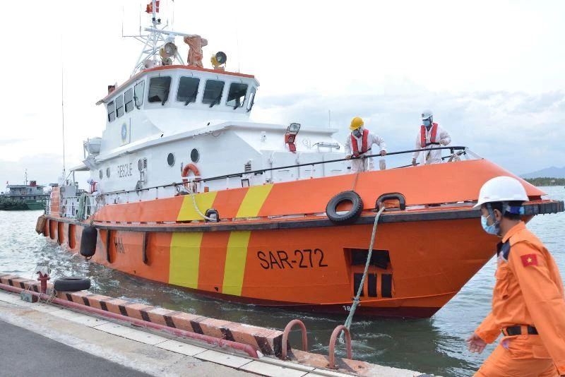 Tàu SAR 272 đang hành trình khẩn cấp, dự kiến 21 giờ đêm nay, 30/9, sẽ tiếp cận tàu có thuyền viên bị nạn.