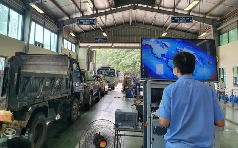 Sớm có giải pháp gỡ ùn tắc cho phương tiện đi kiểm định