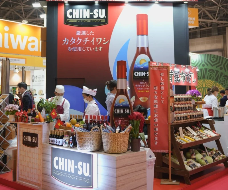 Gian hàng nước mắm Chin-su Cá Cơm Biển Đông và nước tương Chin-su tại Foodex Japan 2023.