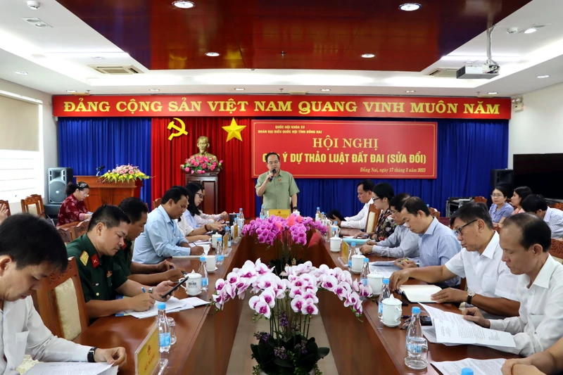 Quang cảnh hội nghị đóng góp sửa đổi Luật đất đai.