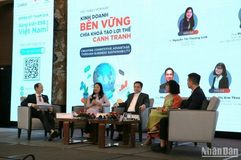 Đại diện các doanh nghiệp chia sẻ tại Hội thảo "Kinh doanh bền vững: Chìa khóa tạo lợi thế cạnh tranh"