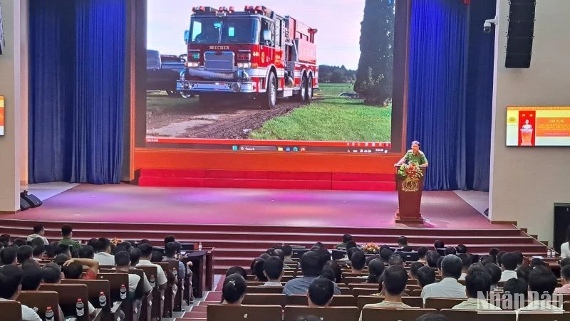 Toàn cảnh hội nghị.