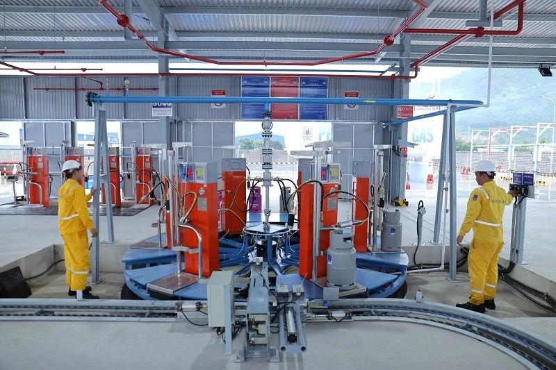 Giá gas bán lẻ giảm liên tiếp trong hai tháng do giá gas nhập khẩu giảm sâu.